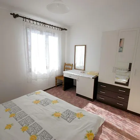 Apartment Mica By El-pi Tours Njivice