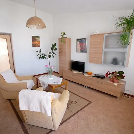 Apartment Mica By El-pi Tours